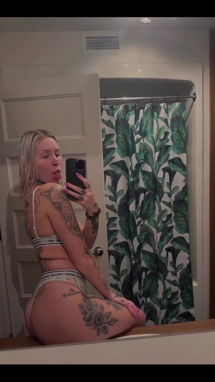Melina: Happy Sunday