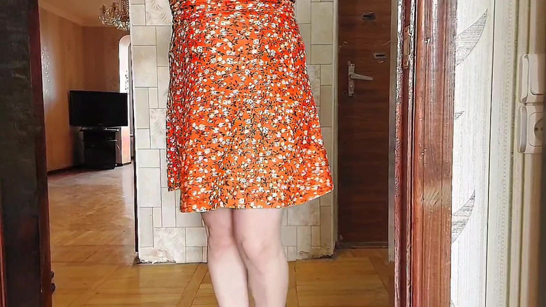 Kitty_Cross: Shemale comel menghisap ciuman ke kamera