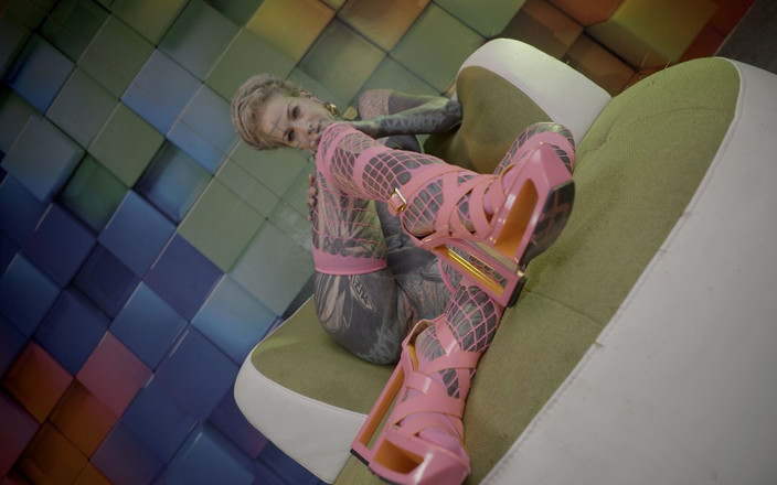 Z-Filmz: Heavily Tattooed Teen Anal Stretching