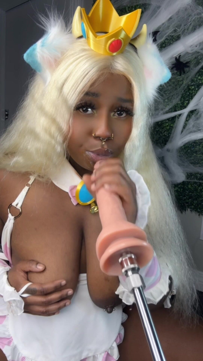 Blue LaSirene: Cowpeach Sloppy Blowjob