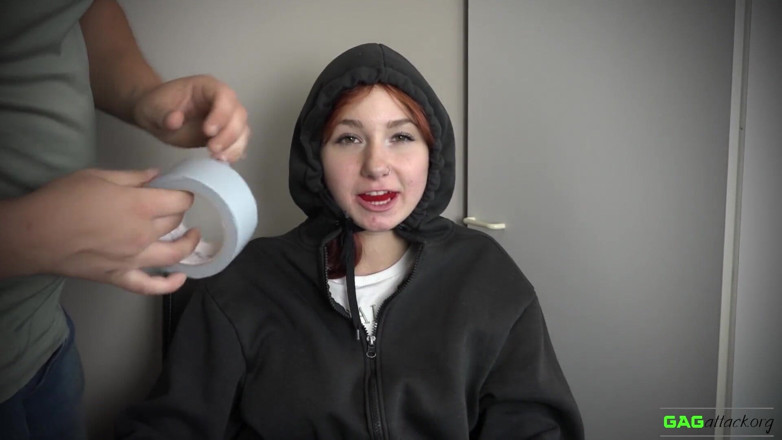Gag Attack: Red Foxy - pita PVC tersedak
