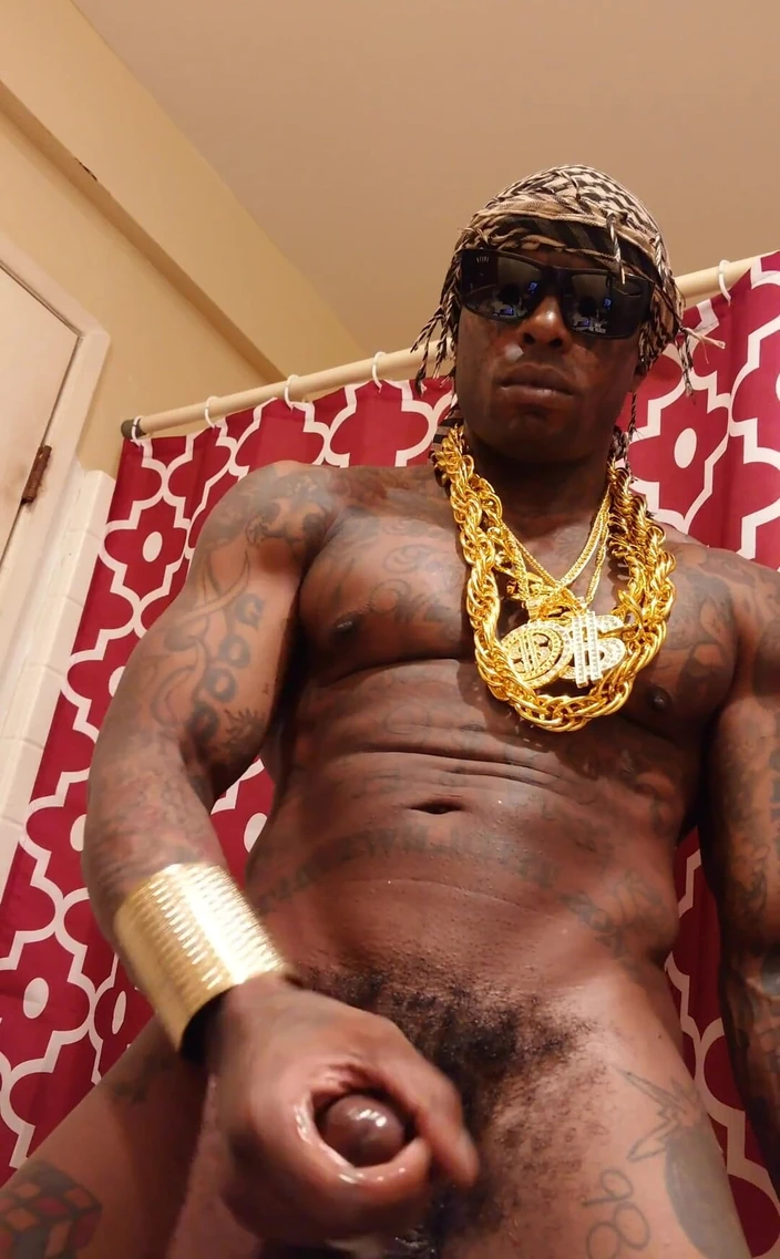 Hallelujah Johnson: Поклонение большому черному члену Hallelujah Johnson - просто хуй и член с камшотом - высокий темный шоколад, мышцы татуирует качок