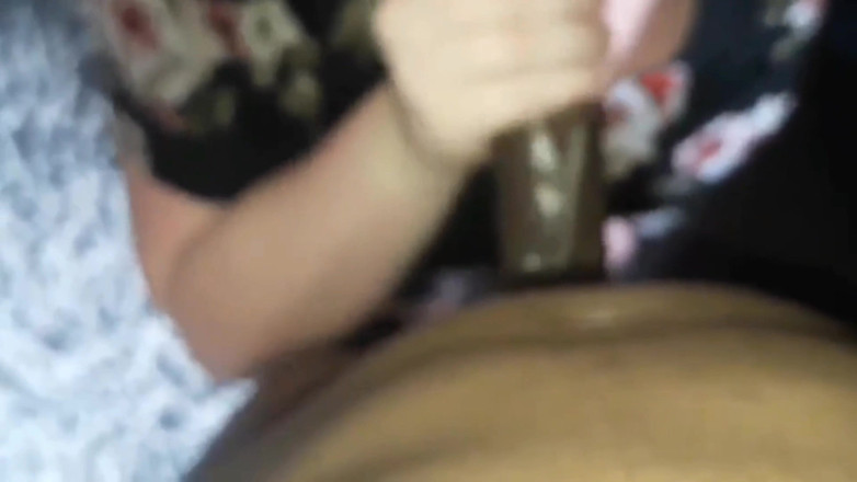 Real homemade BBW BBC porn: मेरे घुटनों पर बड़ा काला लंड चूसना मेरा मुंह चोद रहा है
