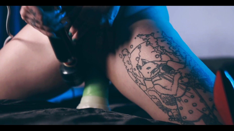 MariLou Moreira: 最后一部分来观看我用振动器和这个巨大的假阳具在我的阴户里享受自己！