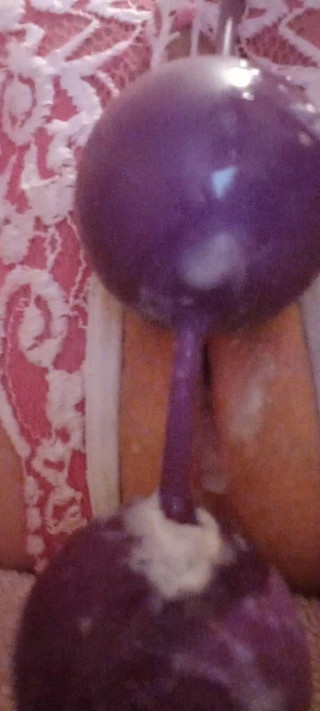 Daantje: My Pussy Makes Cum From Horniness