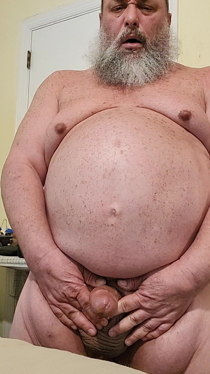GeneWadexxx: Bear Gene Wade büyük yarağını okşuyor ve boşalıyor
