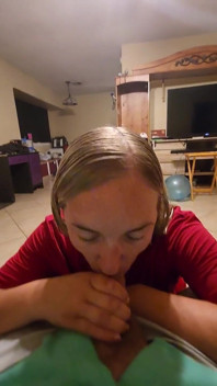 Livingroom Blowjob