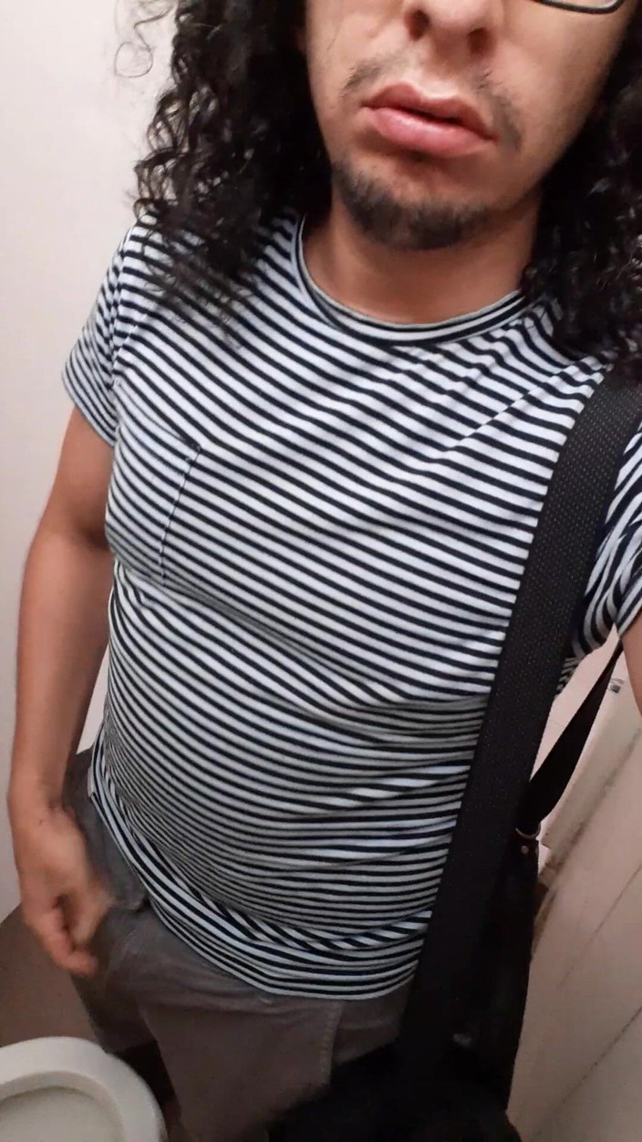 littlelatinhunter: Včera jsem šel na veřejnou toaletu a nemohl jsem odolat nutkání...