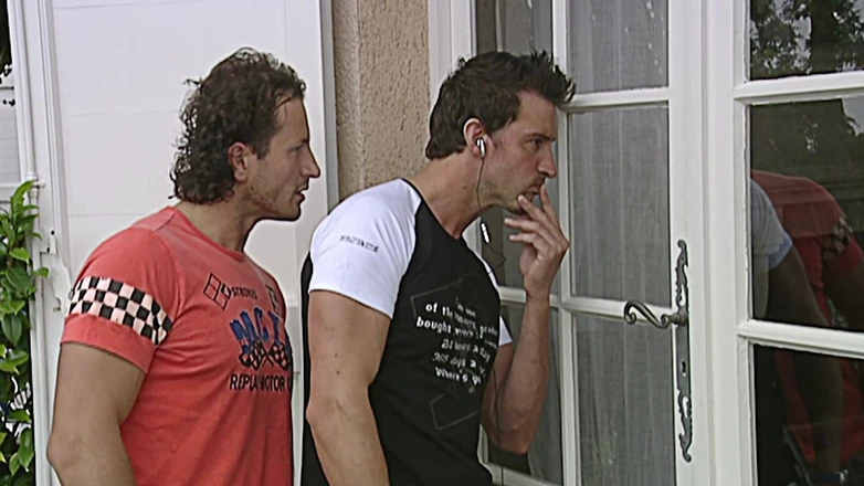 Antonio Adamo Film: व्यभिचारी पति थाई पत्नी को दोहरे प्रवेश में चोदते हुए देखता है।