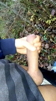 Ả Rập twink bắn tinh ngoài trời với âm thanh của giọt tinh