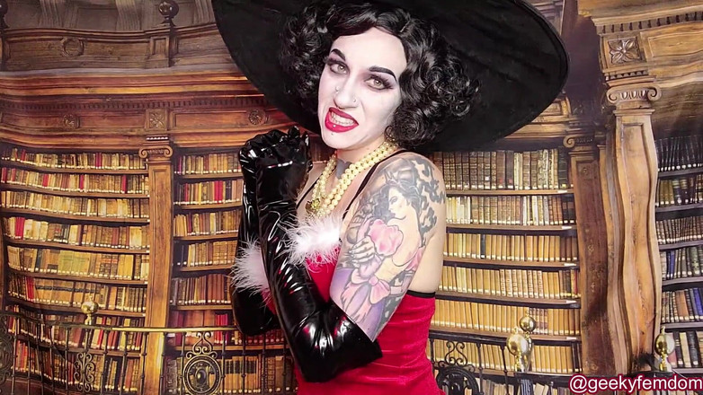 Geeky Femdom: Regalo de vacaciones de Lady Dimitrescu