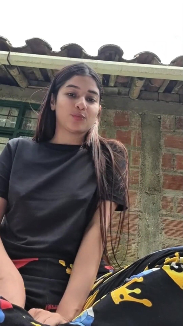 Yulieth Gomez: Yulieth Gomez se dotkne sama sebe na parkovišti svého nevlastního...