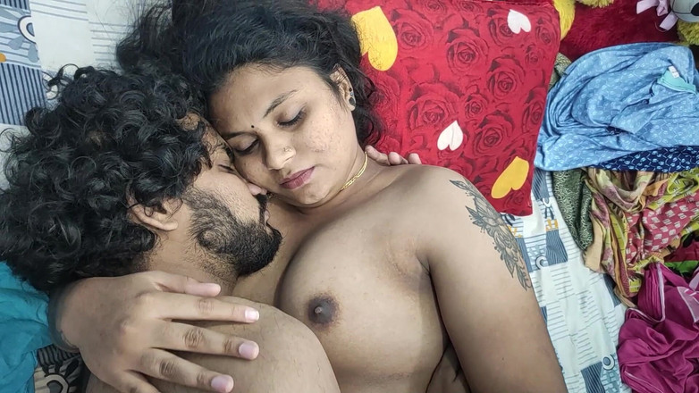 Vaishnavysharunraj: Romansa panas dengan ciuman pantat