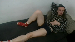 Sexy Live: Thoát y thủ dâm trong bộ trang phục in báo...