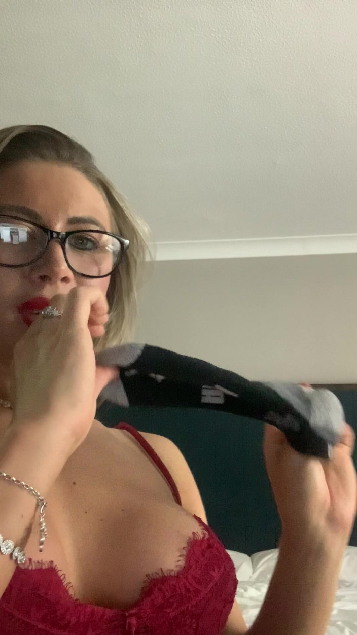 CALLIE ROKS: My Foot Worship Slave Chasitity