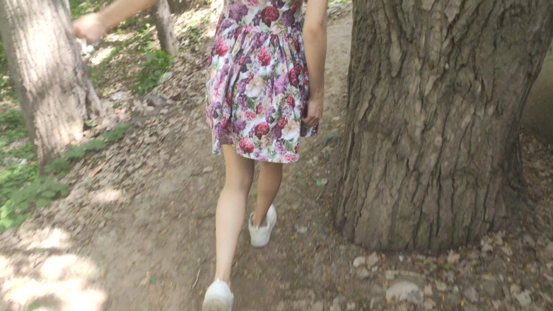 AnGelya G: Lifted Her Skirt at Outdoors and Sucked Park