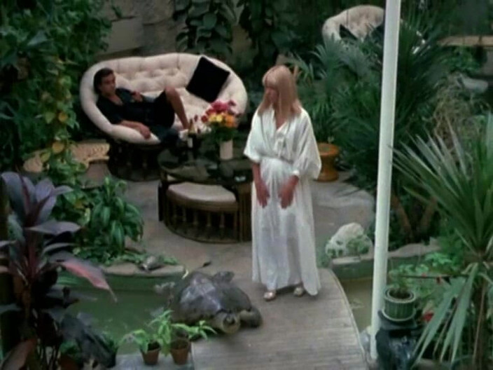 Java Consulting: सोफे पर Morgane: 69 और वीर्य निकालना.