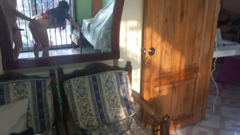 Martin13: 나는 그녀의 아파트로 아주 천천히 걸어 가서 그녀의 젖탱이를 만지고 비디오를 녹화하는 것을 발견한다.