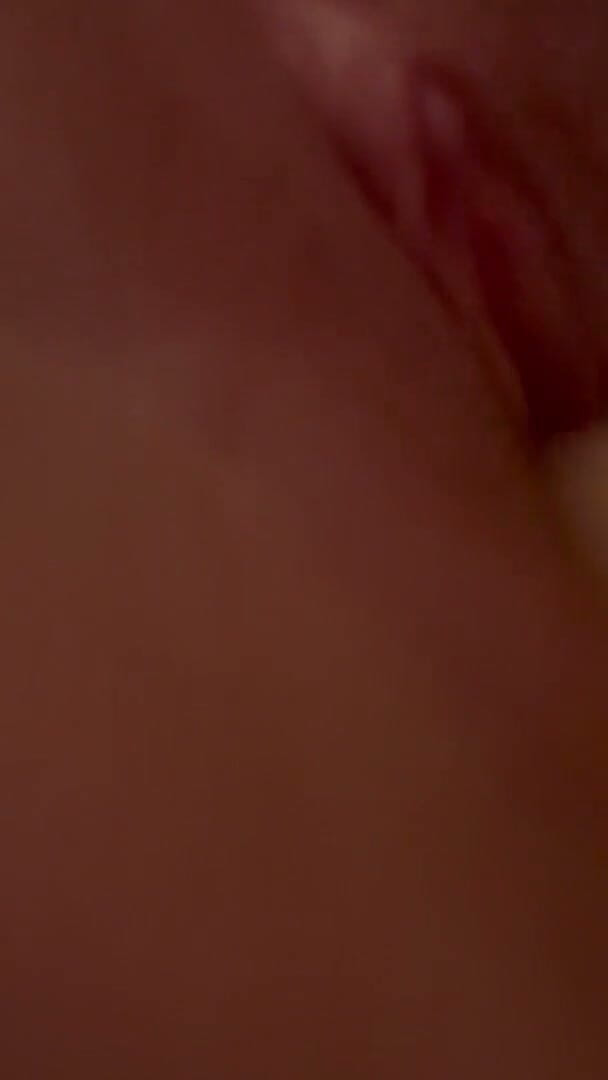 EyesWideShut_91: Gimik dildo kecil