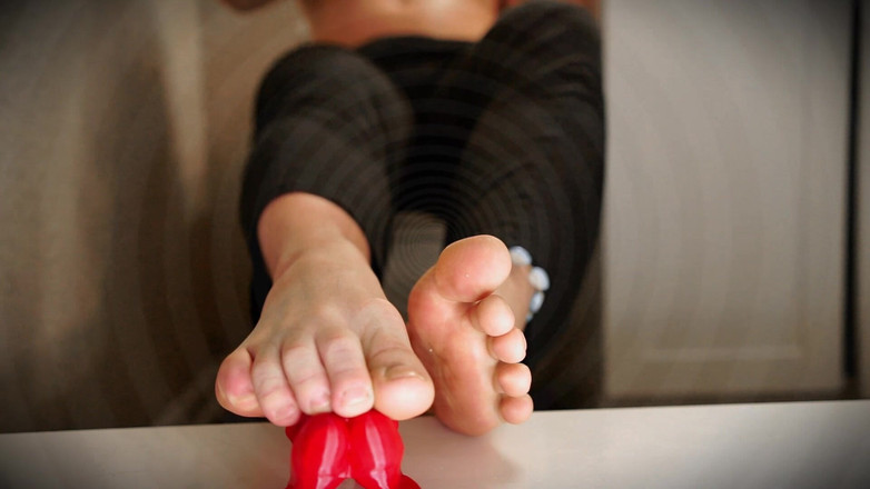 CashmasterAngel: 把你缩在我的脚下