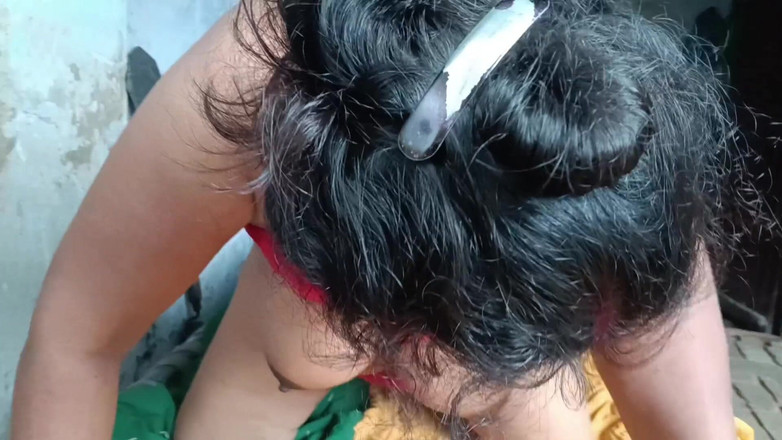 Veermati: Indische Desi moslima stiefmoeder op zijn hondjes geneukt door jonge...