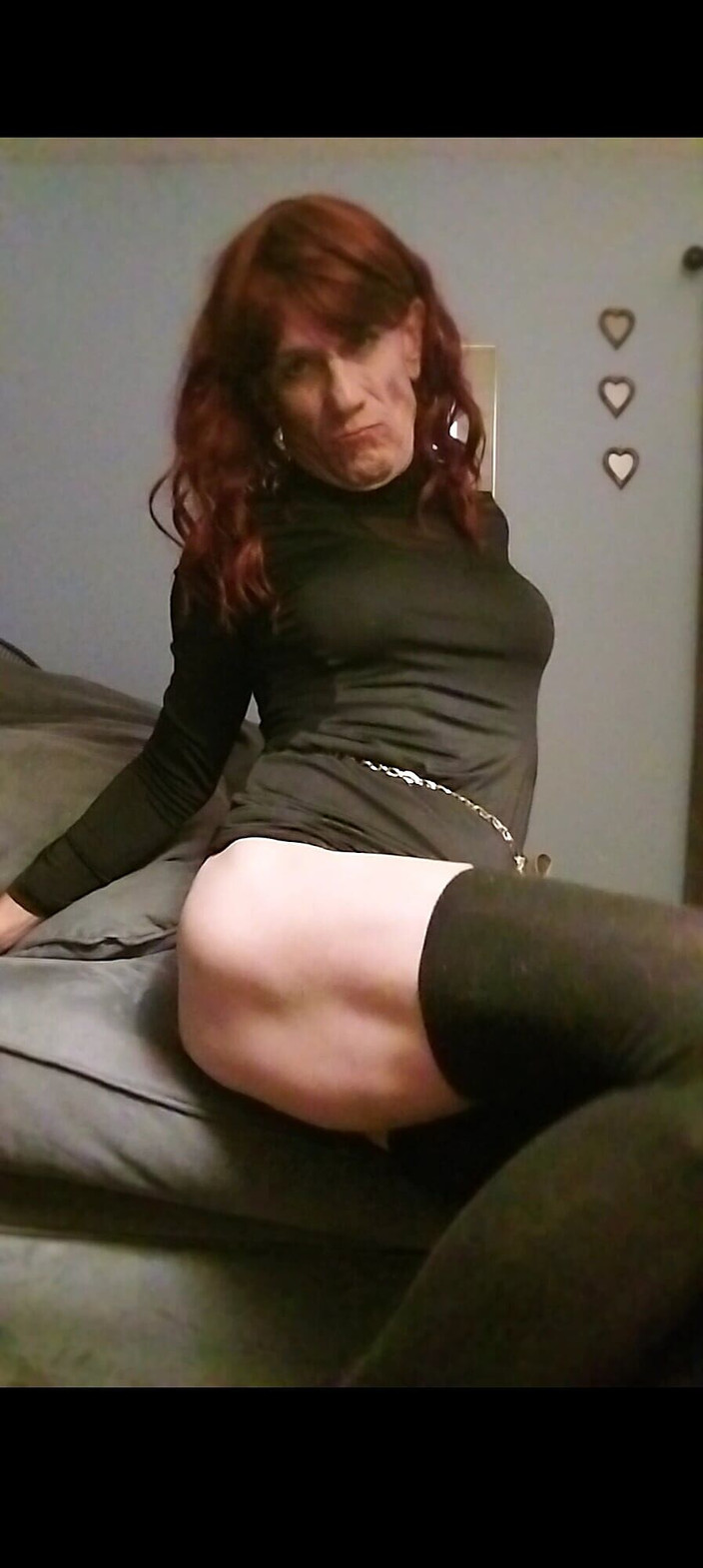 BriannaSlut: ブロンドのかつら vs レッドウィッグ