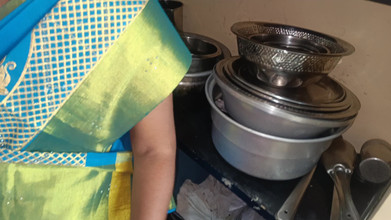 Inba: Surorile căsătorite au împărțit patul cu fratele vitreg