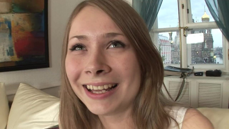 European fresh porn: Micuța drăguță de 18 ani face primul sex