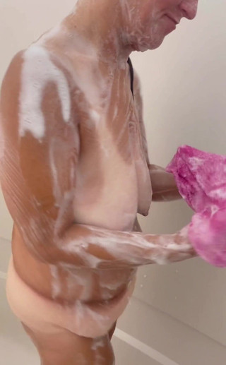 Sweet Marie: Využívám dnes svého kameramana, takže začnu svlékáním a použitím Johna