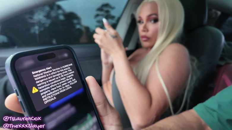 The xxx slayer - trans productions: Lauren cox tira fuori il suo cazzo in macchina e...