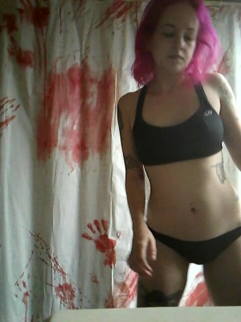 Lady Lazarus: Striptýz před sprchou 2