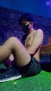 Session En Extérieur Twink Asiatique Avec Éjaculation