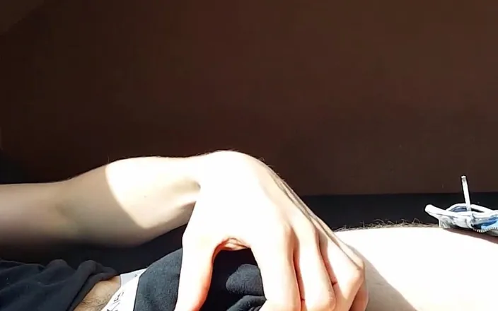 Hardim: Petite Branlette Au Soleil / Little Handjob Under the Sun