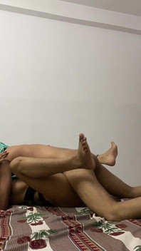 Ragazza indiana fa sesso con il suo fidanzato e succhia il suo cazzo a casa sua