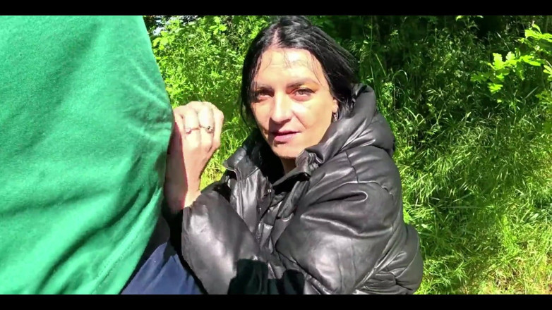 MilfyCalla: Outdoor Deepthroat, Rough Facefucking and Cum All Over My Downjacket