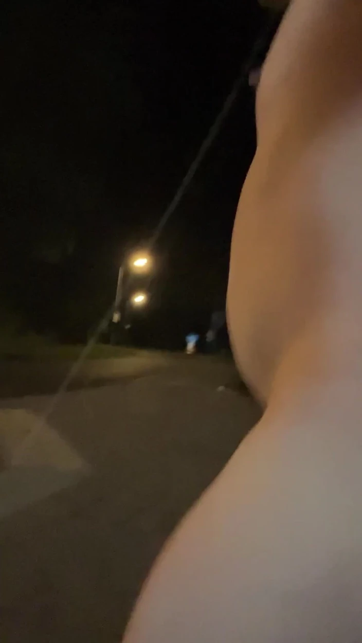 No limit cbt slave: Naked wall train Perron and parking
