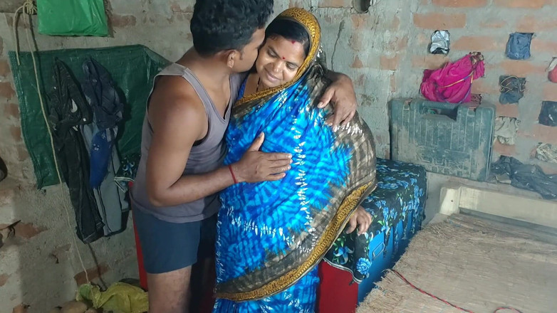 Raju Raju: O genro despiu e fodeu a sogra mais jovem