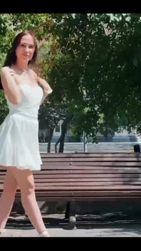 I Like to Walk Along the Street Like a Princess