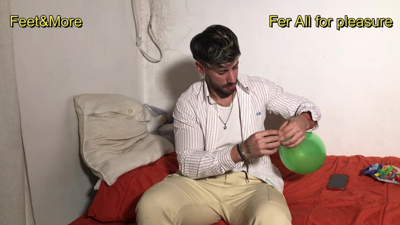Fer All for pleasure: Tony ama giocare con i palloncini