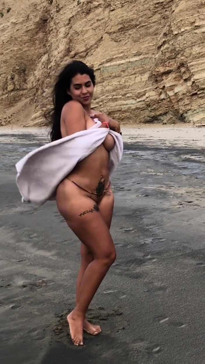 BigAssStepmom2: Una cameriera latina arrapata viene scopata dal suo capo con...