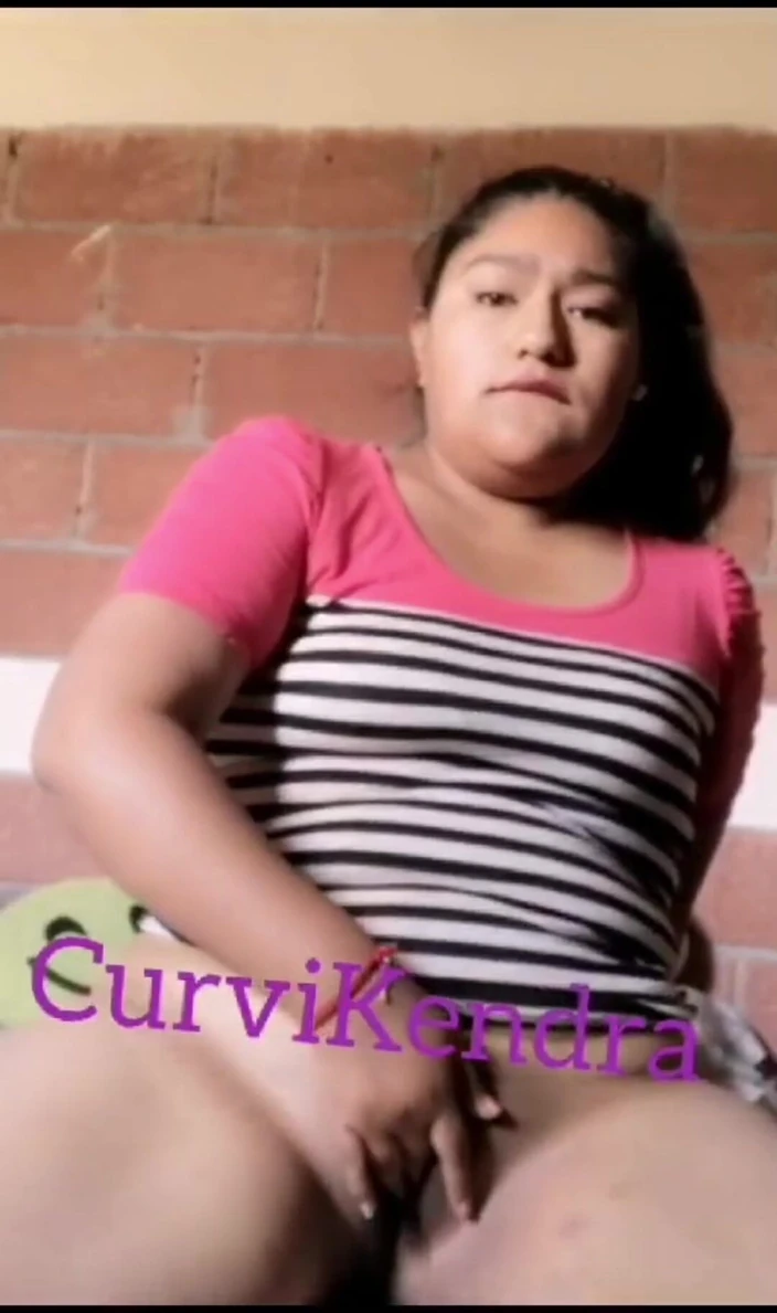 Curvi's studio: Alone at Home Lengrabo Video to Fan