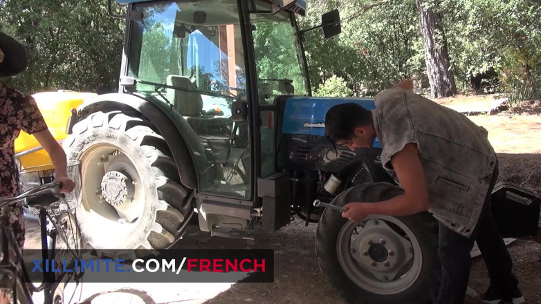 French girls at work: Làm tình ở nông thôn với một nông dân