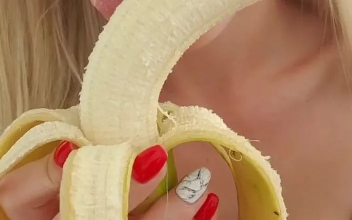 AnnaReyBlonde: Blowjob Banana Play 4K