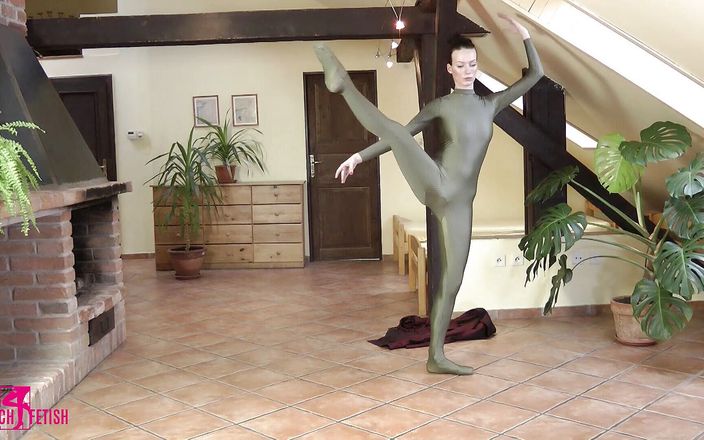 Watch4fetish: Ballet in a green catsuit