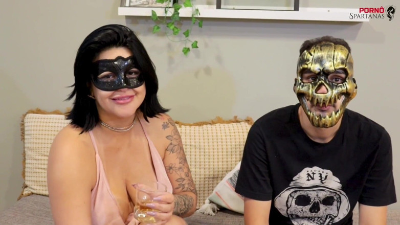 Porno Spartanas: Yaramaz MILF Komisyoncu, Nerd Stajyerin Bakireliğini Aldı