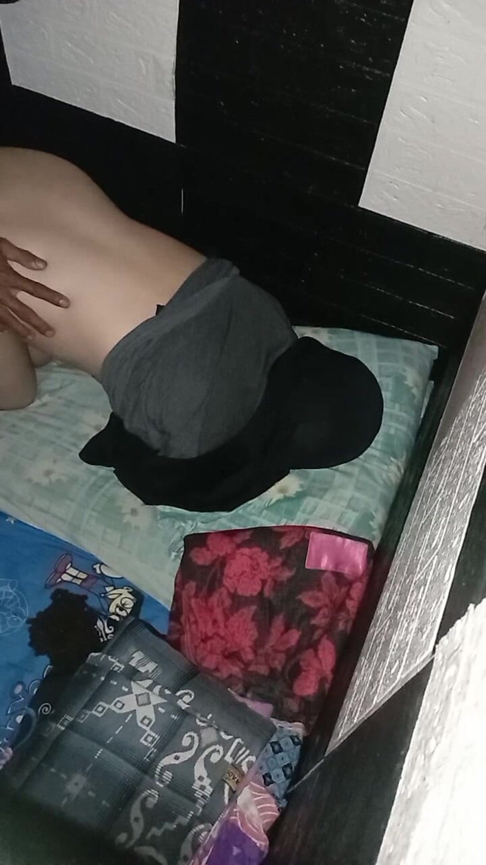 Famly sex: The Ass of a Hijab Asian Woman She Screams and...