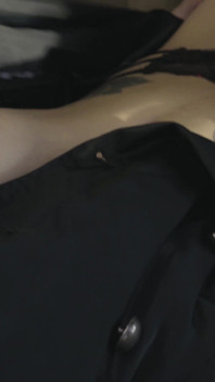 Ia berkongkek atau busuk untuk Sadie Blake