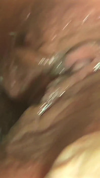 옴! 나는 다시 사정하고 있어! 내 큰 뚱뚱한 보지에 혀가 너무 깊고, 견과류를 몰고 있어