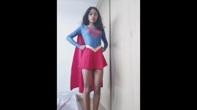 creamberryfairy: Cosplay super menina cavalgando vibrador