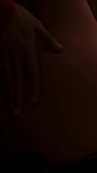 거유 갈색 머리 Dylan Ryder 공격적으로 목구멍 따먹고 두 남자 사이로 통과